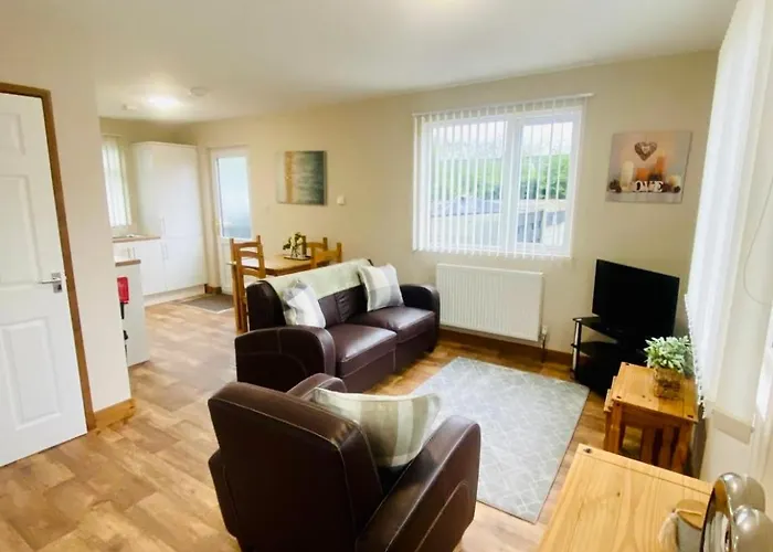 Tulip With Hot Tub 度假居 *